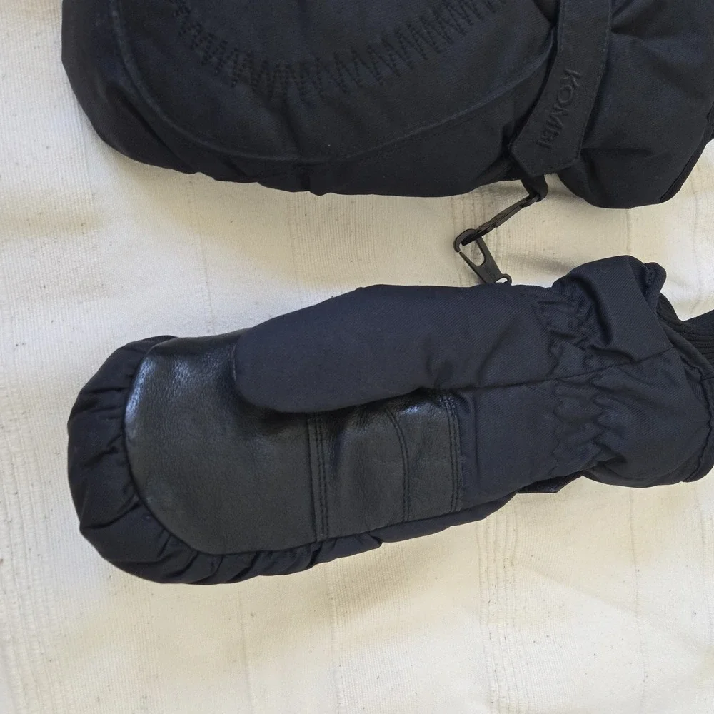 Kombi Waterguard Nlack Mittens  Women's Size Medium New No Tag  Skiing Winter